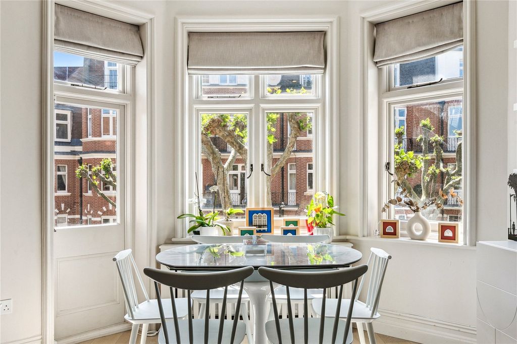 Property photo 2 of 14 Dining Room