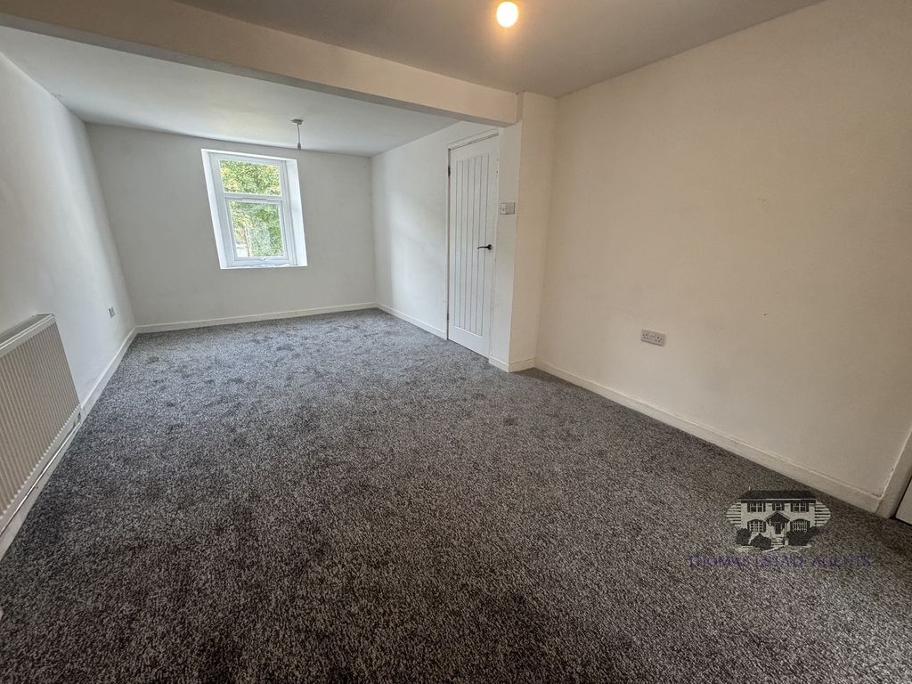 Property photo 2 of 8 Lounge