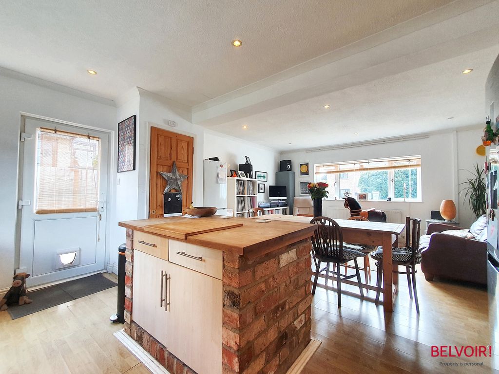 Property photo 3 of 27
