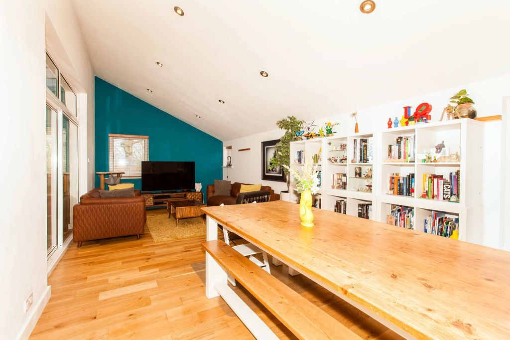 Property photo 3 of 38