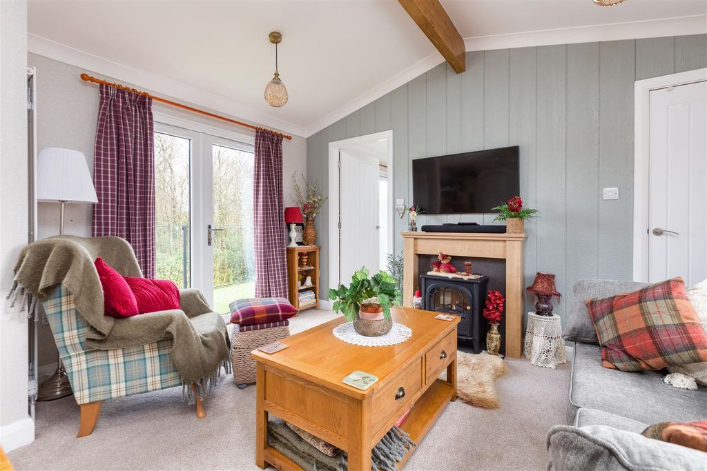 Property photo 2 of 32