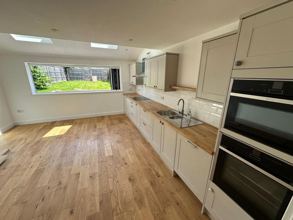 Property photo 2 of 18 Pic 6.Jpg