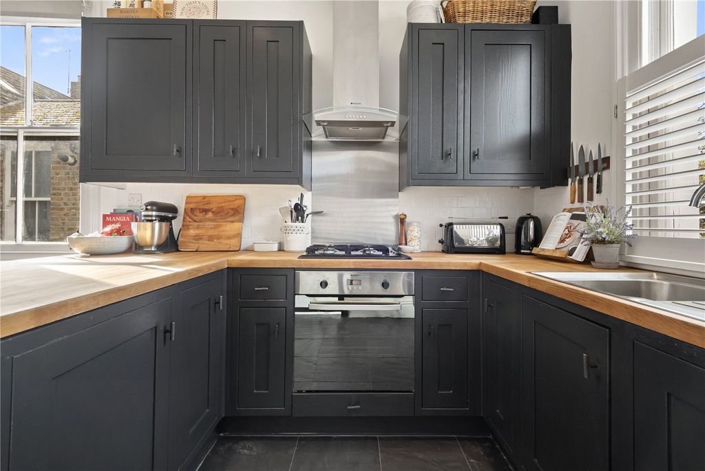 Property photo 3 of 10 Picture No. 12