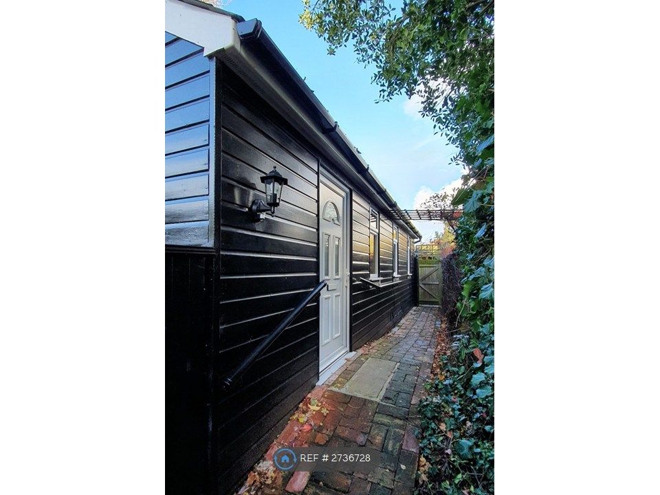 Property photo 1 of 9 Entrance