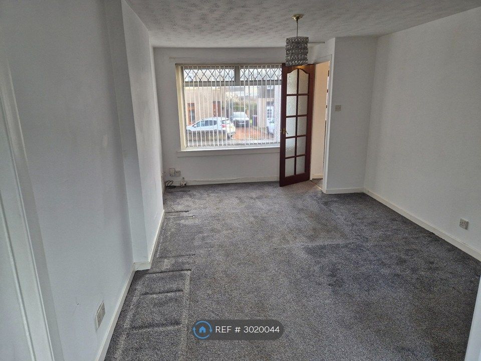 Property photo 2 of 9 Large Living Room