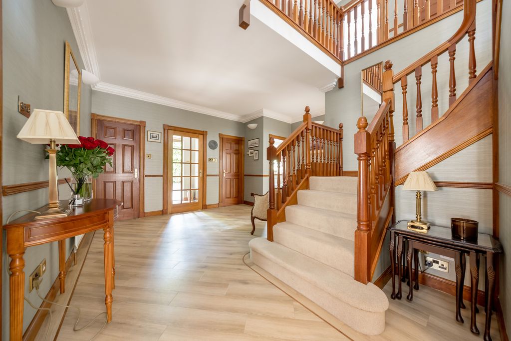 Property photo 3 of 28 Gallery