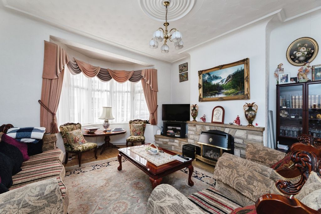 Property photo 3 of 18 Pbox-Img.Jpg