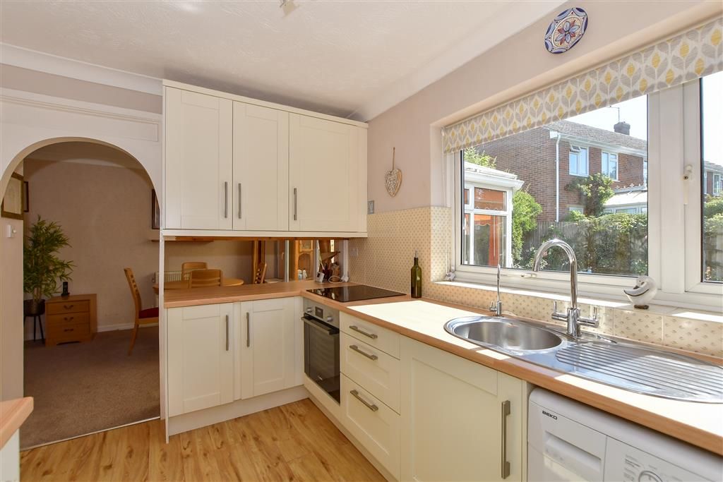 Property photo 1 of 11 Kitchen