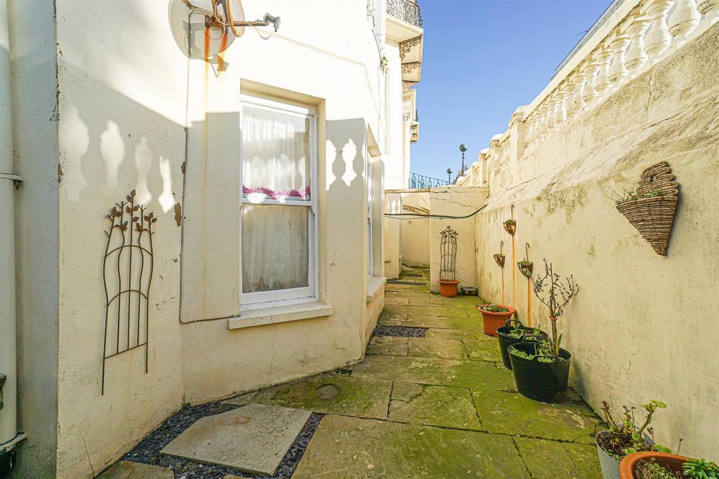 Property photo 2 of 14 Flat G Warrior House (9)_Alto.Jpg
