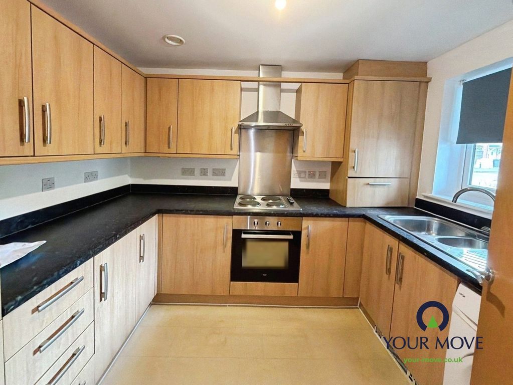 Property photo 3 of 10 Kitchen