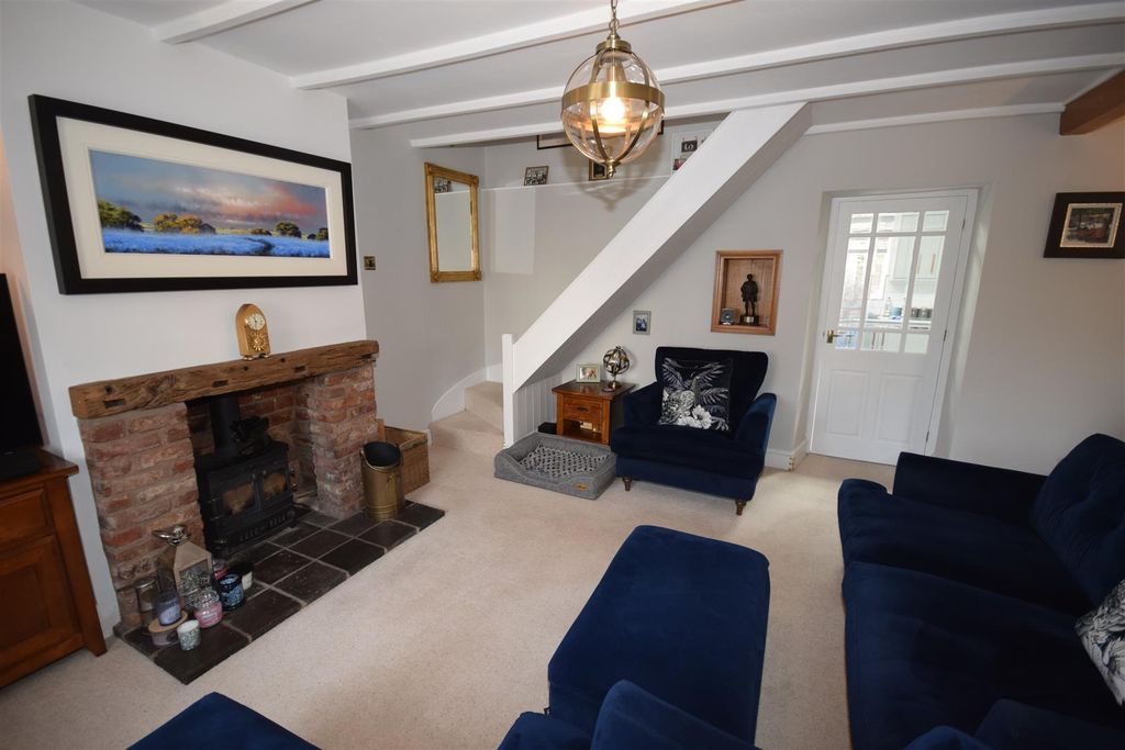 Property photo 2 of 15 Lounge