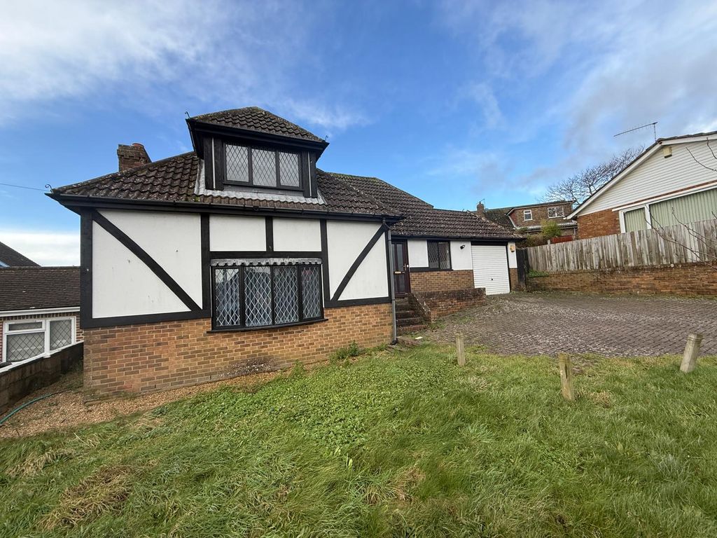 Property photo 1 of 11