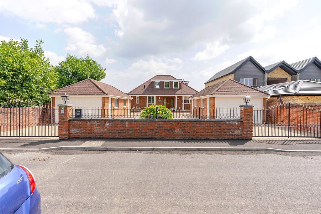 Property photo 3 of 47 Picture No. 35