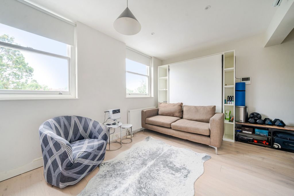 Property photo 3 of 8 1316962-7-685d3d4...