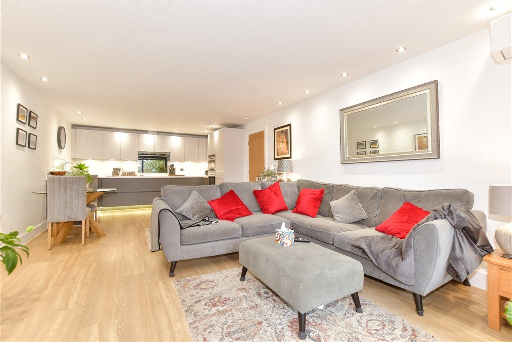 Property photo 2 of 13 Lounge/ Kitchen