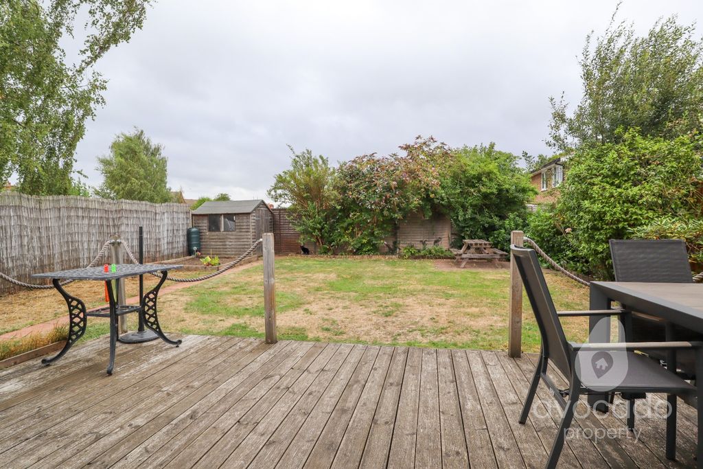 Property photo 2 of 13 4479636