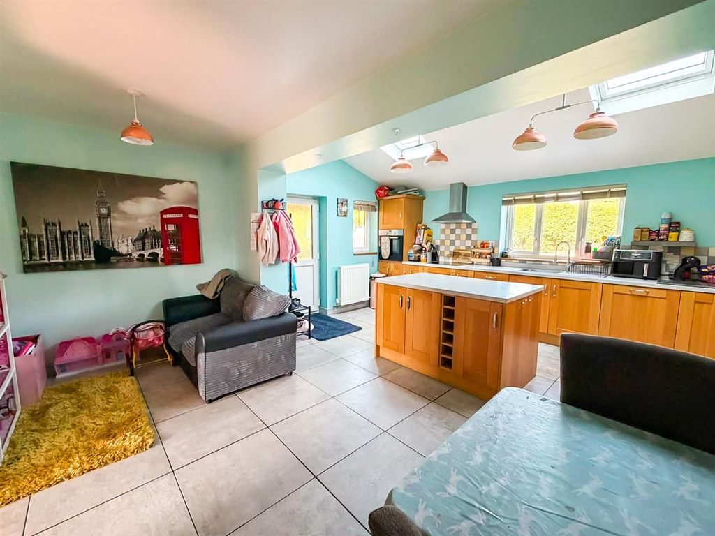 Property photo 2 of 18 Kitchen/Dining/Sitting Room