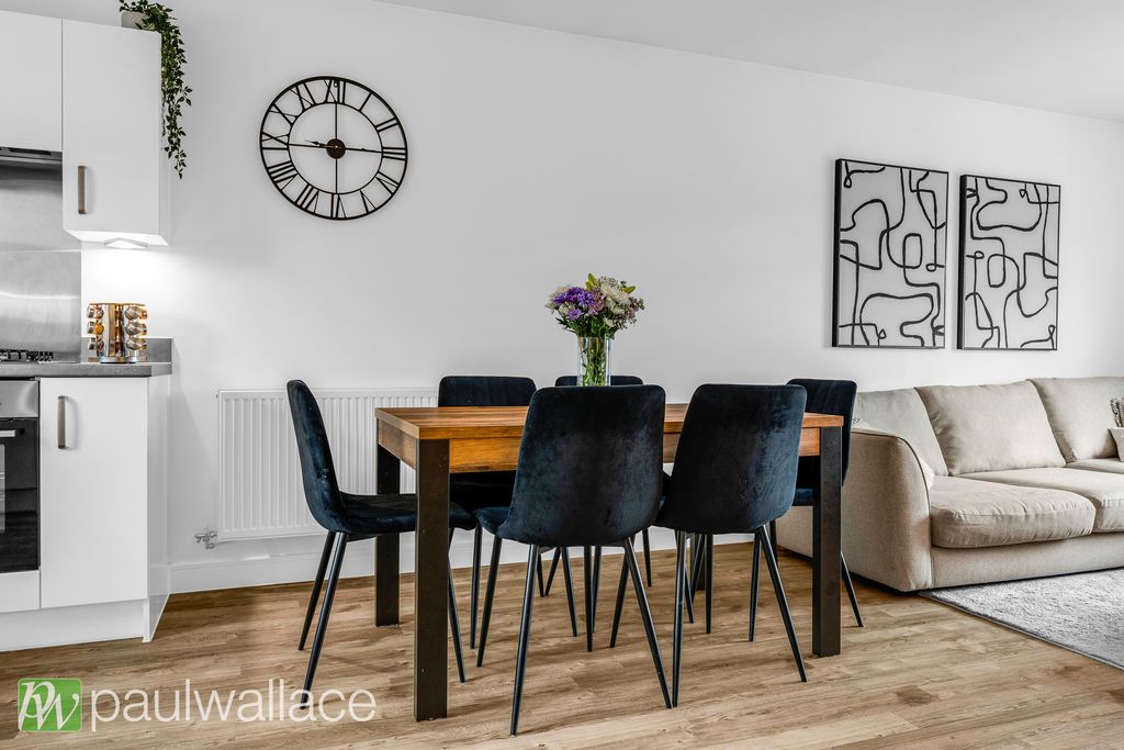 Property photo 3 of 17 Living / Dining Room