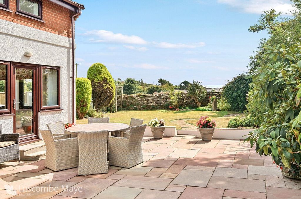 Property photo 3 of 14