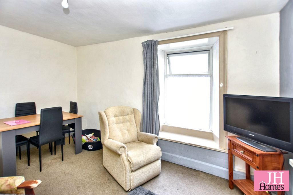 Property photo 3 of 23