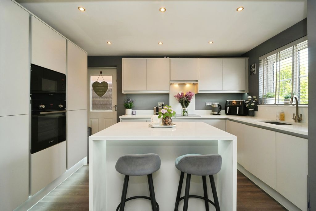 Property photo 2 of 20 Pbox-Img.Jpg