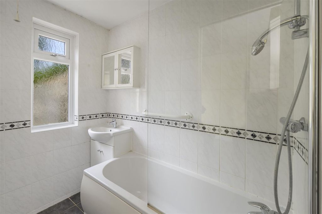 Property photo 3 of 10 2