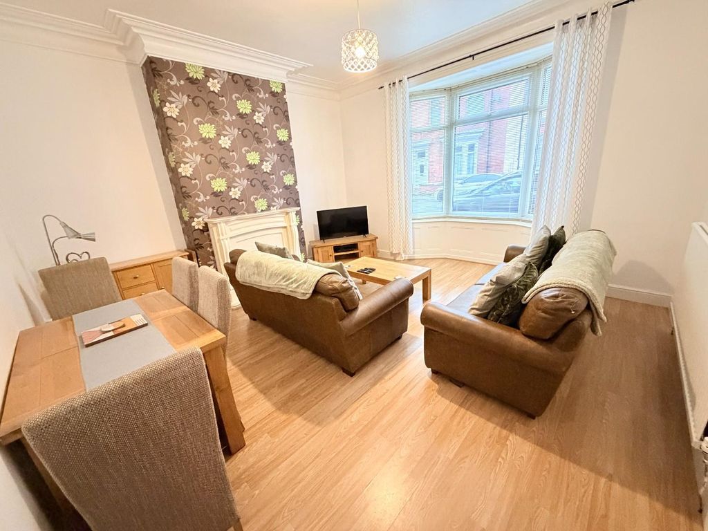 Property photo 2 of 26 Lounge/Dining