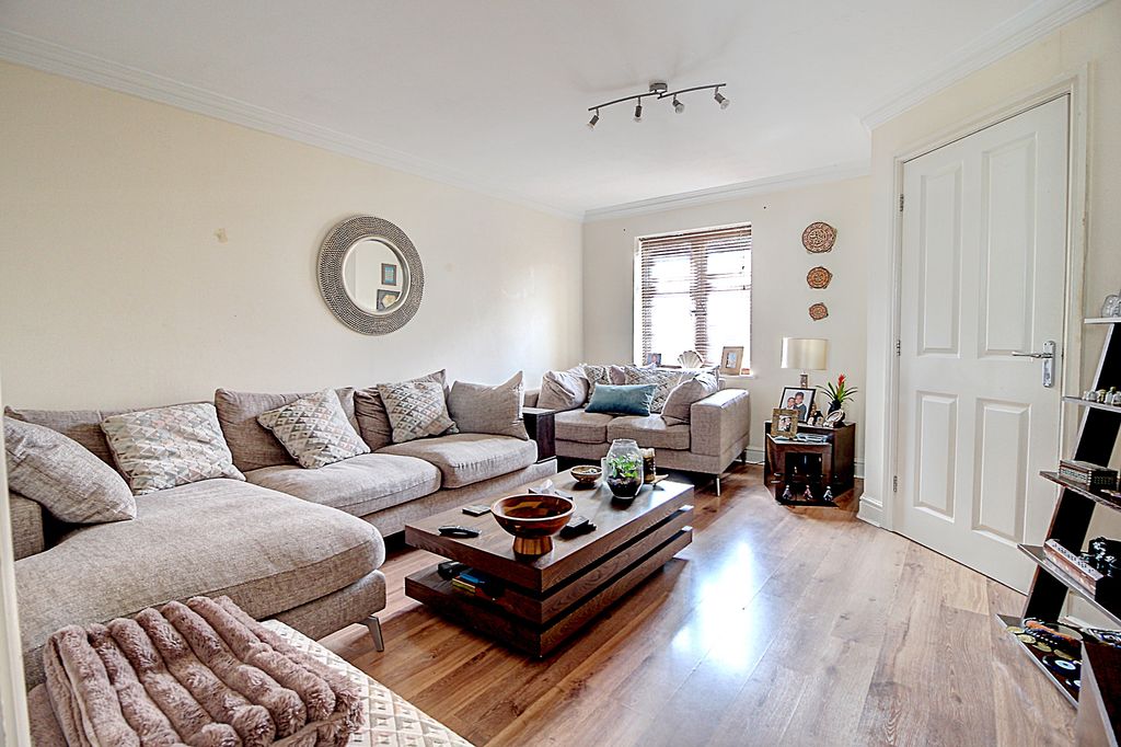 Property photo 2 of 16 Lounge