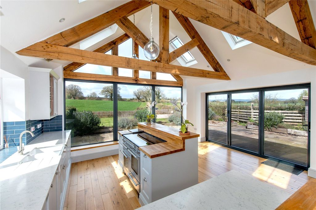 Property photo 2 of 35 Picture No. 20