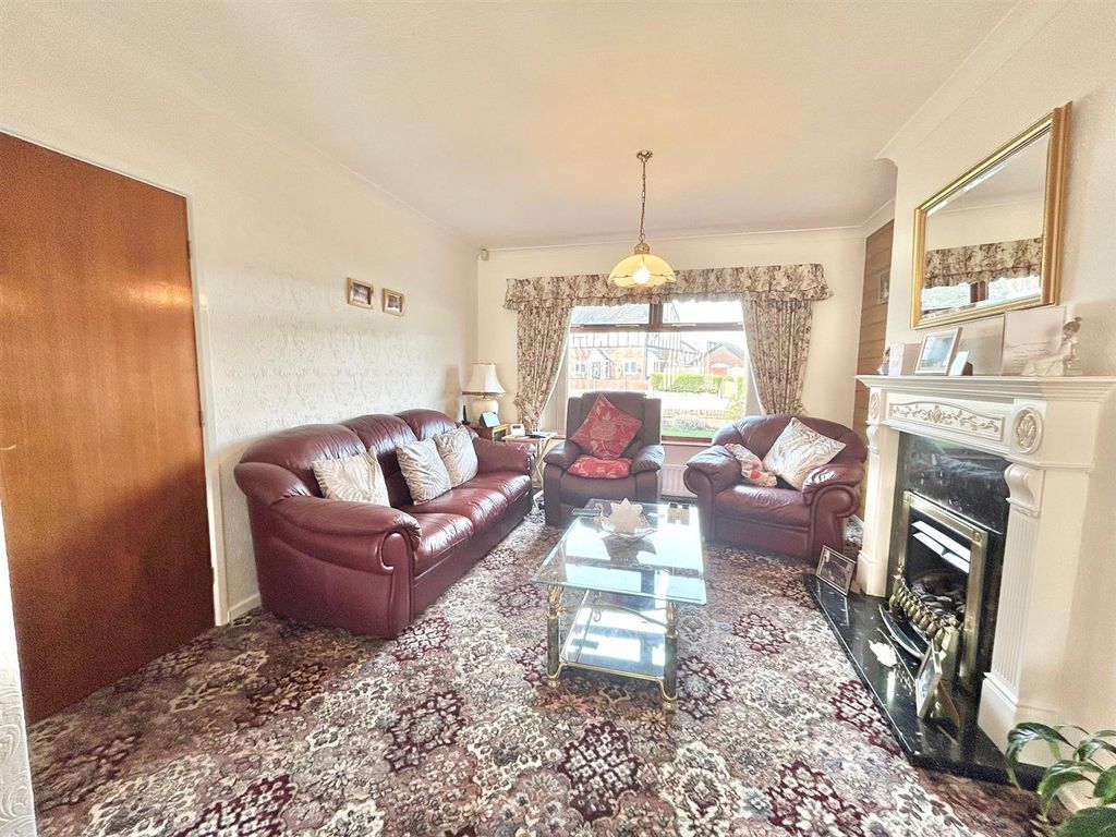 Property photo 2 of 10 Lounge.Jpg