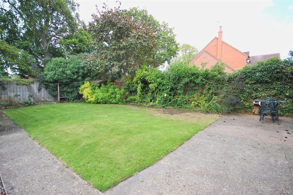 Property photo 3 of 32 Outside