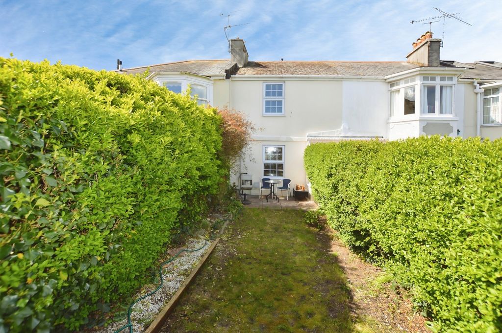Property photo 1 of 10 1 - Front