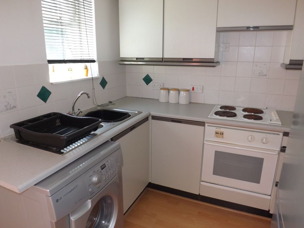 Property photo 2 of 8 Kitchen