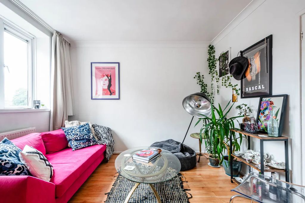 Property photo 1 of 11 Photo 9