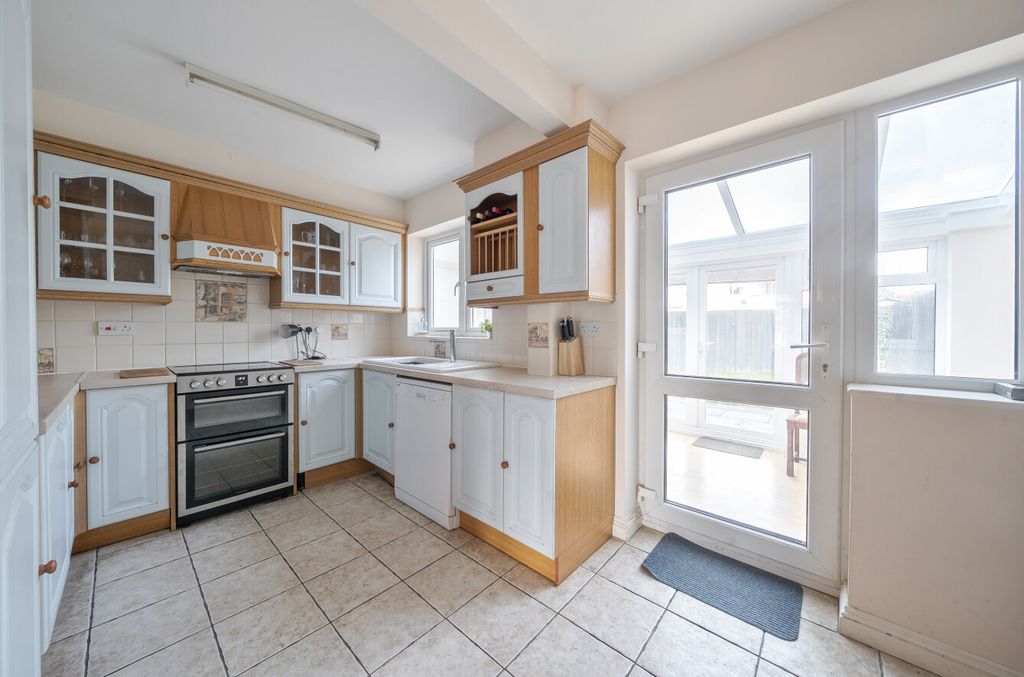 Property photo 3 of 13 Bampton, Seddons