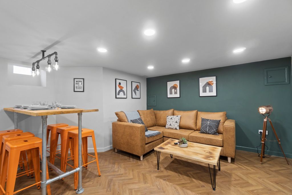 Property photo 3 of 6 0043