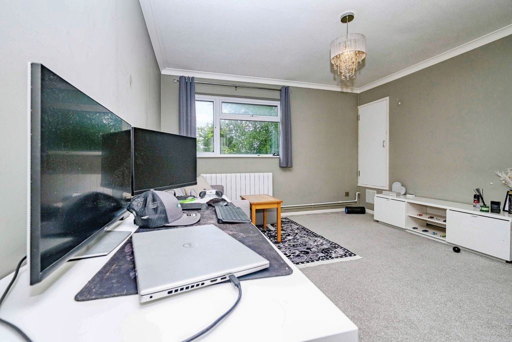 Property photo 3 of 8 Pbox-Img.Jpg
