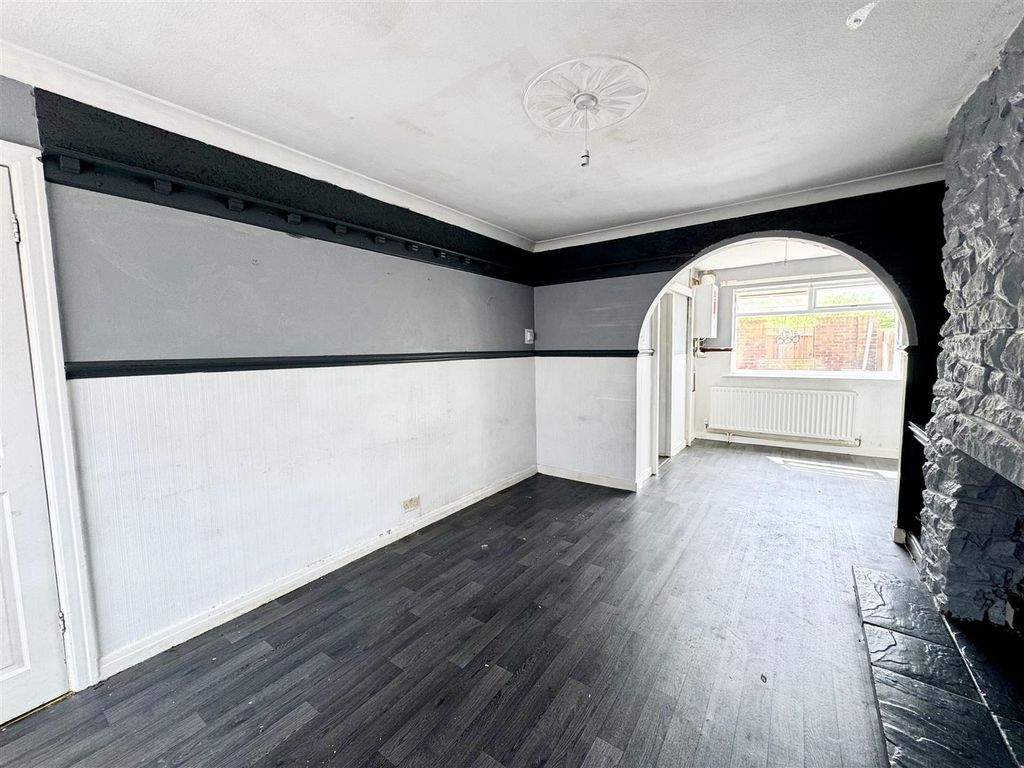 Property photo 3 of 11 Dining Room
