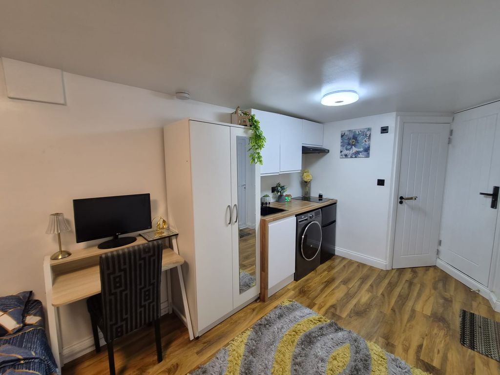 Property photo 1 of 7 Photo 0