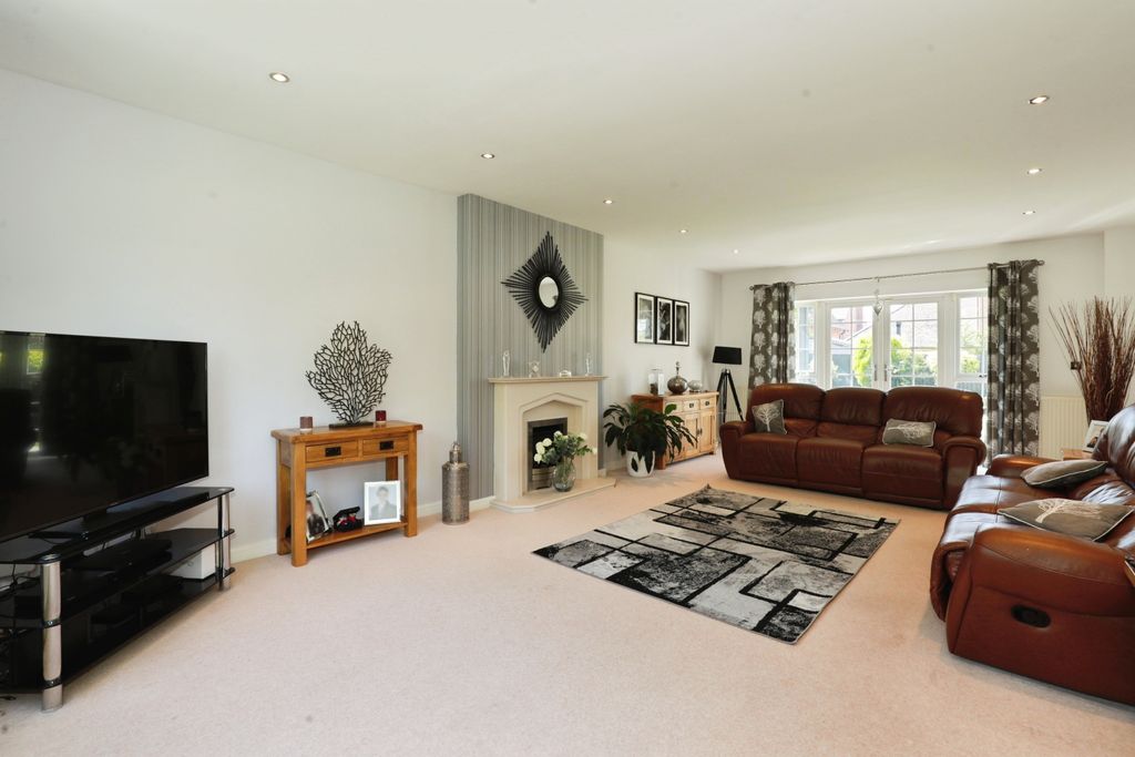 Property photo 3 of 27