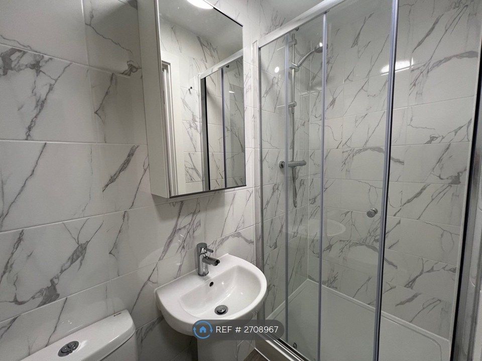 Property photo 2 of 5 Ensuite Bathroom