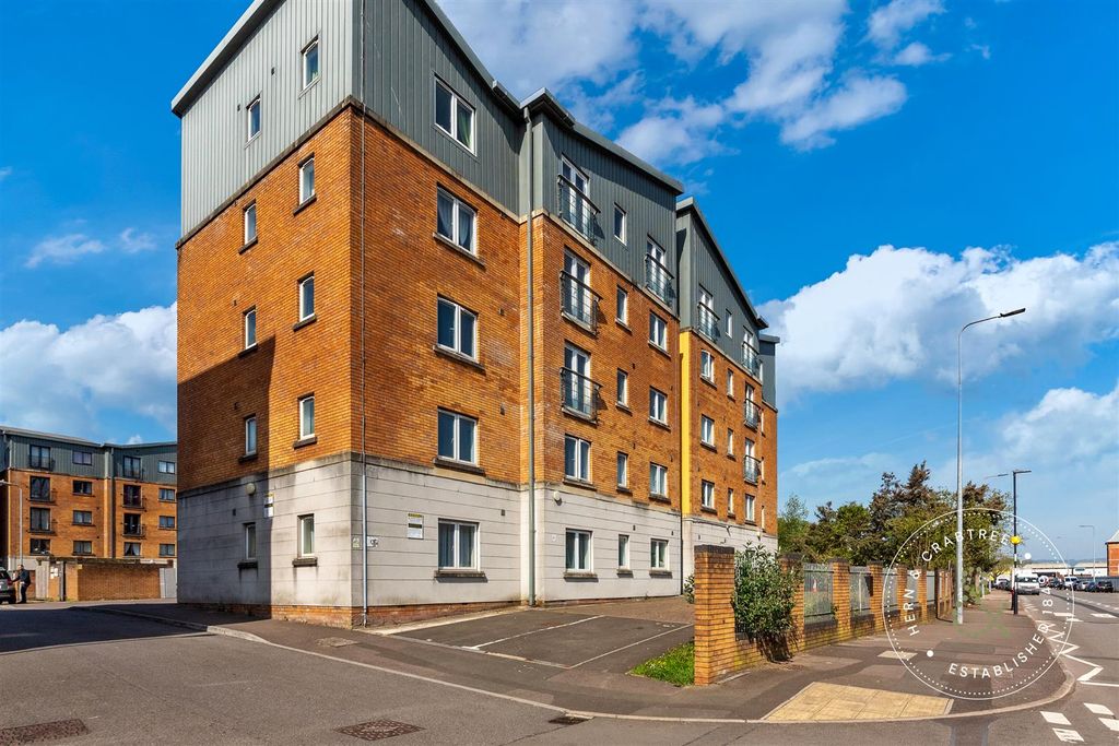 Property photo 1 of 18 Moorhead-Close-109-17.Jpg