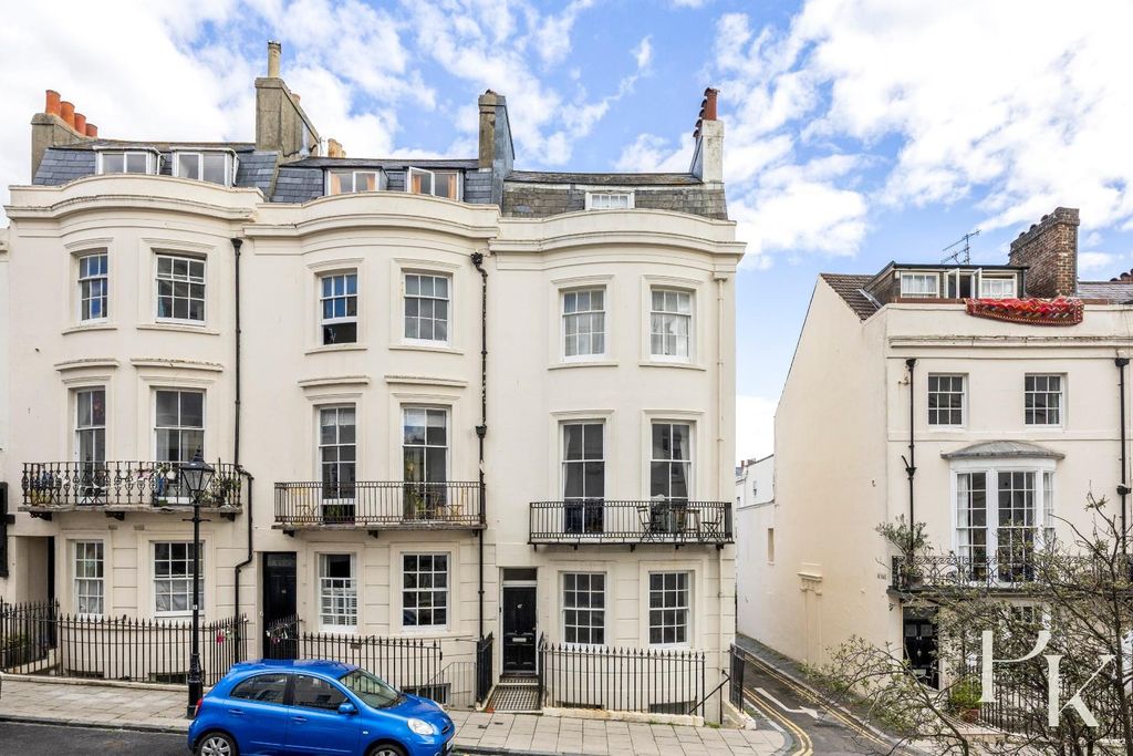 Property photo 1 of 18 Waterloo Street, 46, Flat 1-017.Jpg