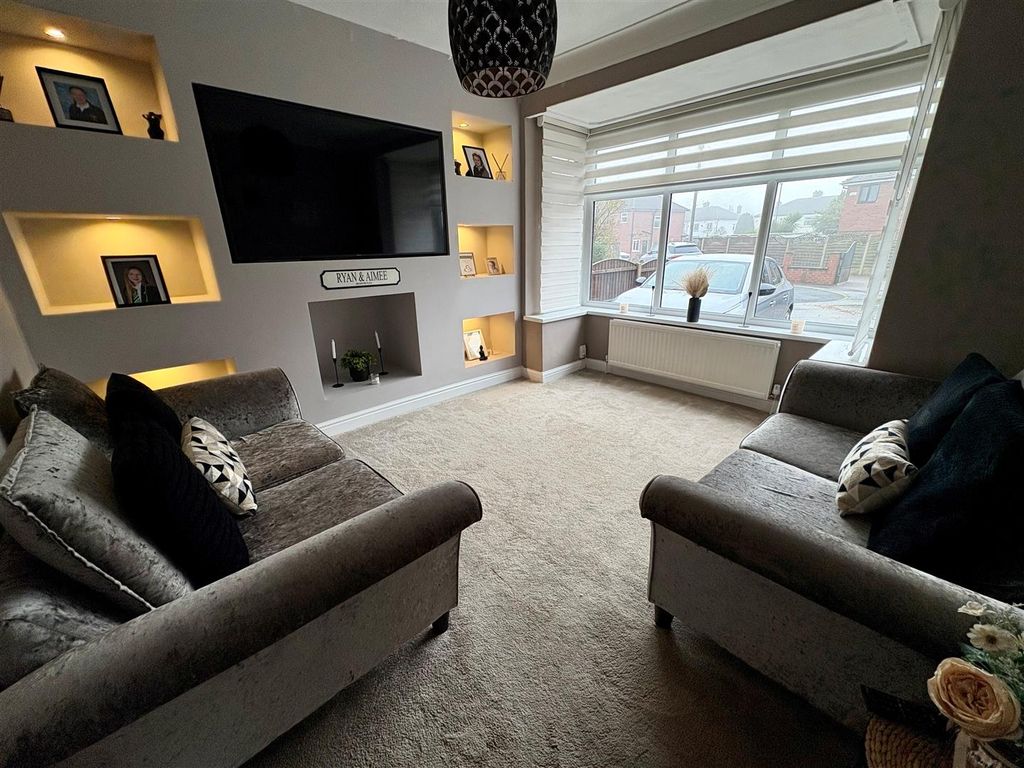 Property photo 2 of 23