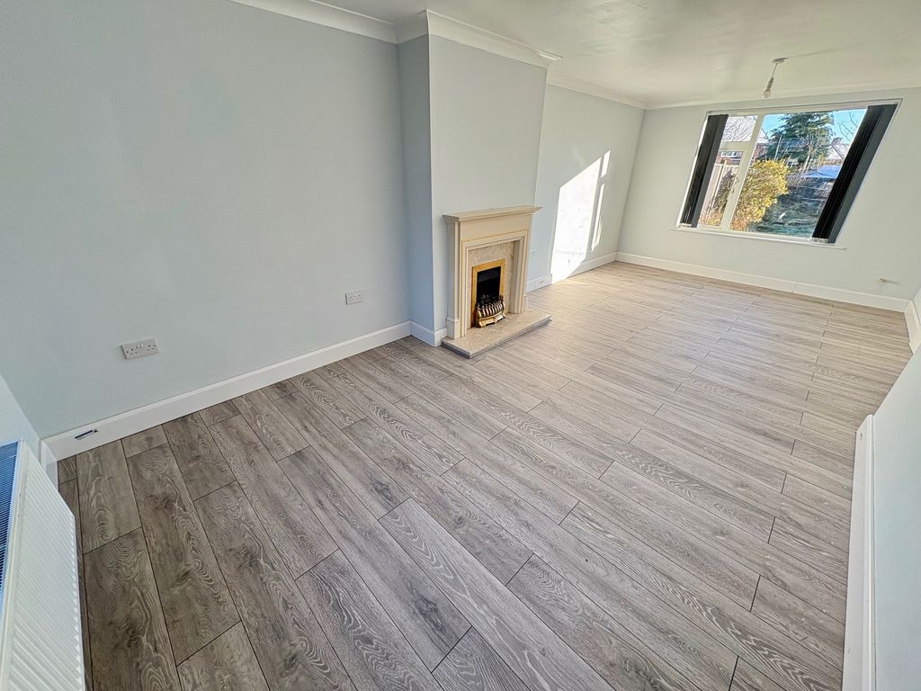 Property photo 3 of 17 Image