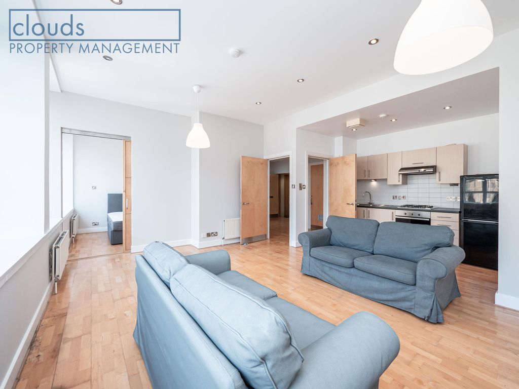 Property photo 3 of 16 Livingroom/Kitchen