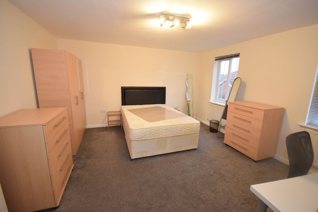 Property photo 3 of 12 Photo 2