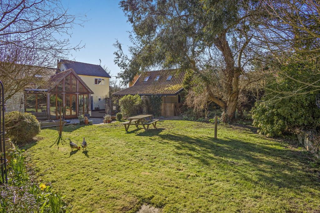 Property photo 3 of 23 Garden