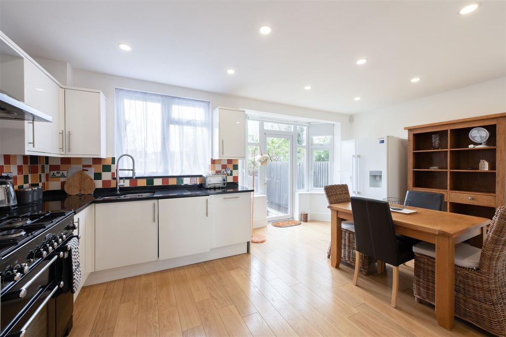 Additional image 4 of 3 bed terraced house for saleLinden Way, London N14