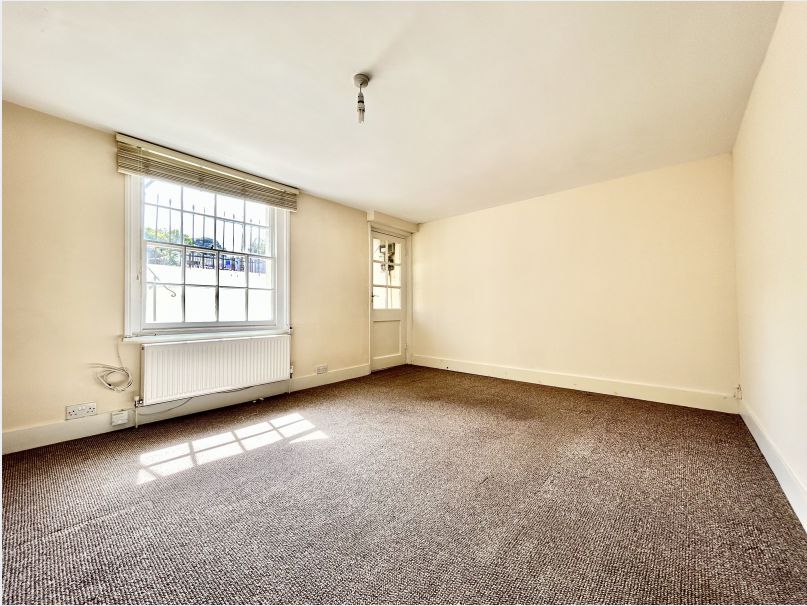 Property photo 3 of 8 Picture 3